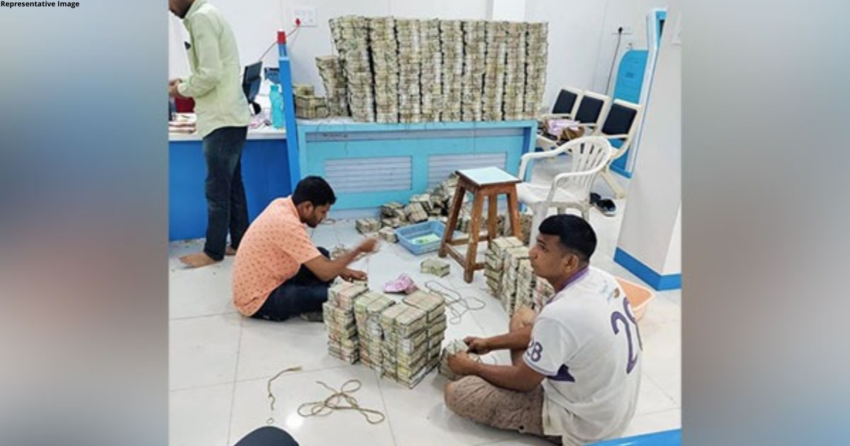 Jharkhand I-T dept raids unearth Rs 2 cr in cash, Rs 100 cr unaccounted investments/transactions